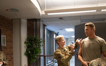 302d Aeromedical Staging Squadron team administers flu shot to reservists