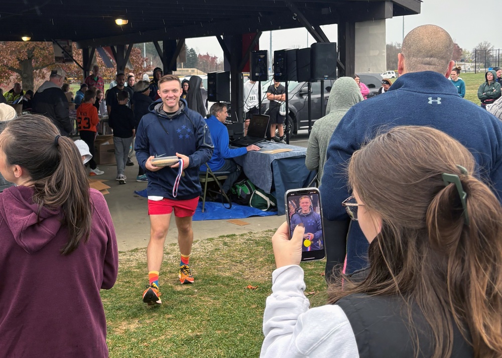 Pittsburgh MEPS Supports Veterans and Builds Camaraderie in Veterans Day 5k