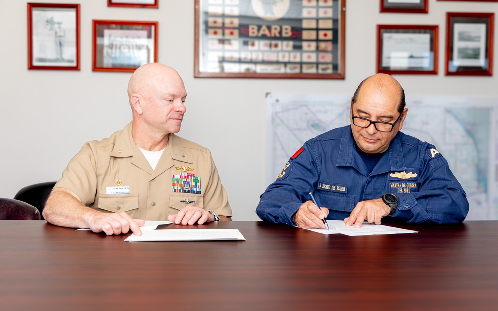 Peruvian Navy Vice Adm. Bravo De Rueda Visits CSS-11