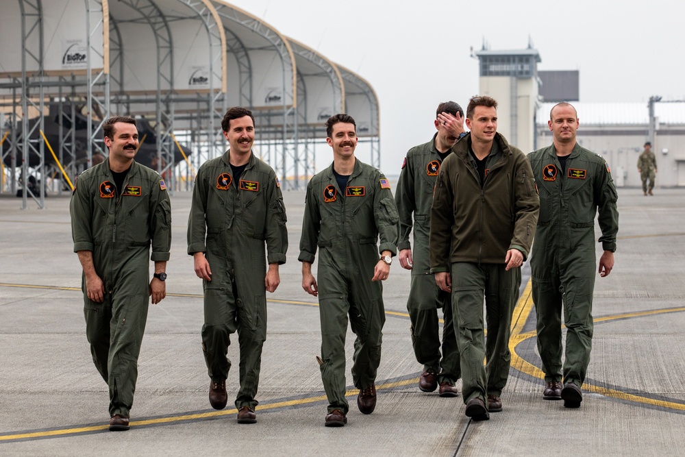 CVW-5 Pilots return to Marine Corps Air Station Iwakuni