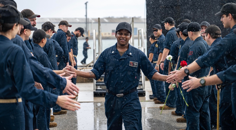 USS Jefferson City (SSN 759) returns to Naval Base Guam