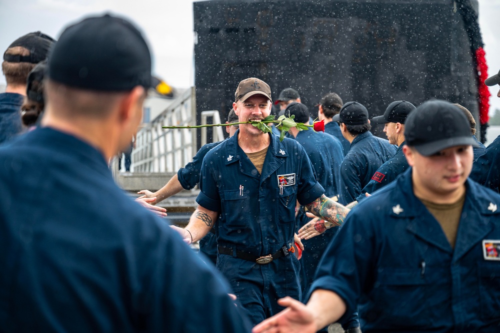 USS Jefferson City (SSN 759) returns to Naval Base Guam