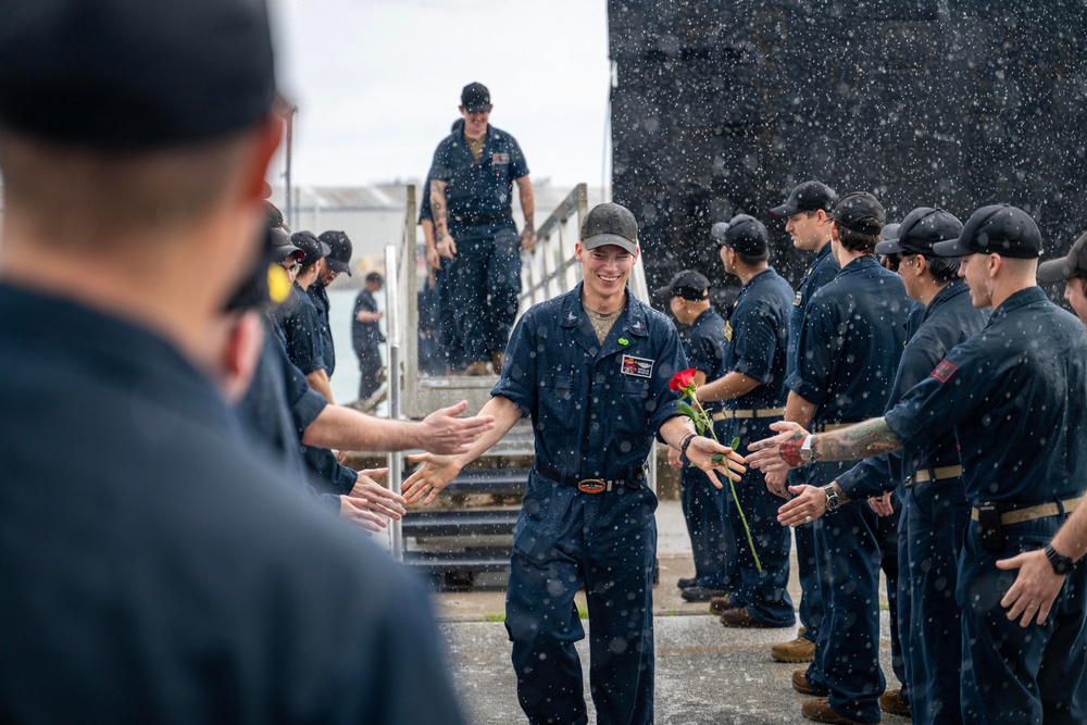 USS Jefferson City (SSN 759) returns to Naval Base Guam