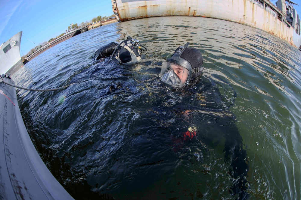 MDSU 2 and EODMU 6 Afloat Salvage Training