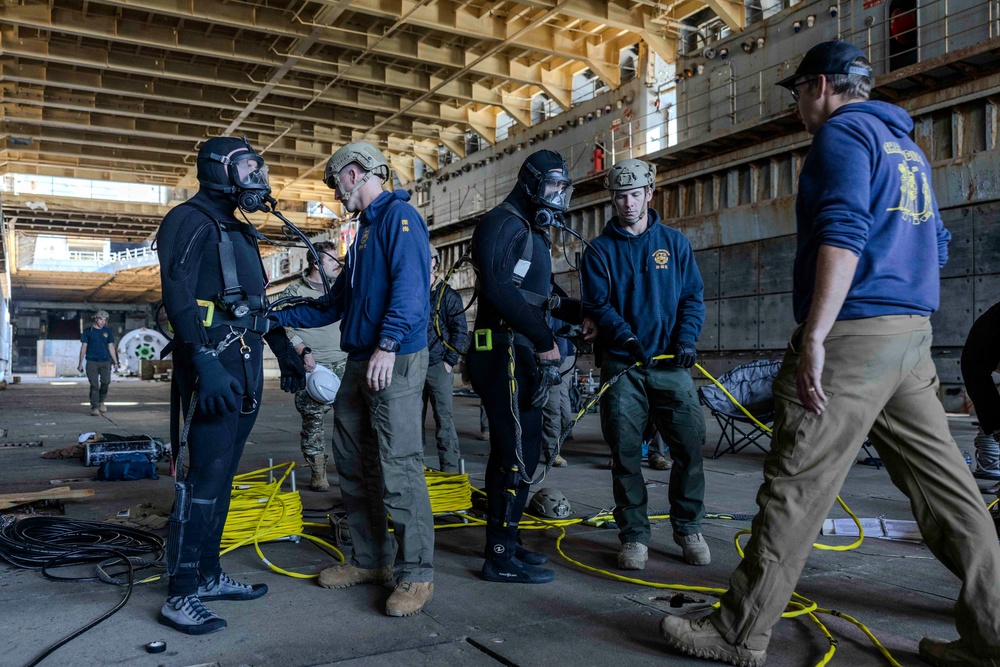 MDSU 2 and EODMU 6 Afloat Salvage Training