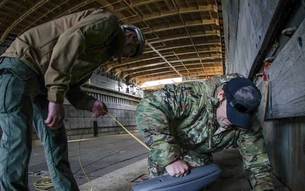MDSU 2 and EODMU 6 Afloat Salvage Training