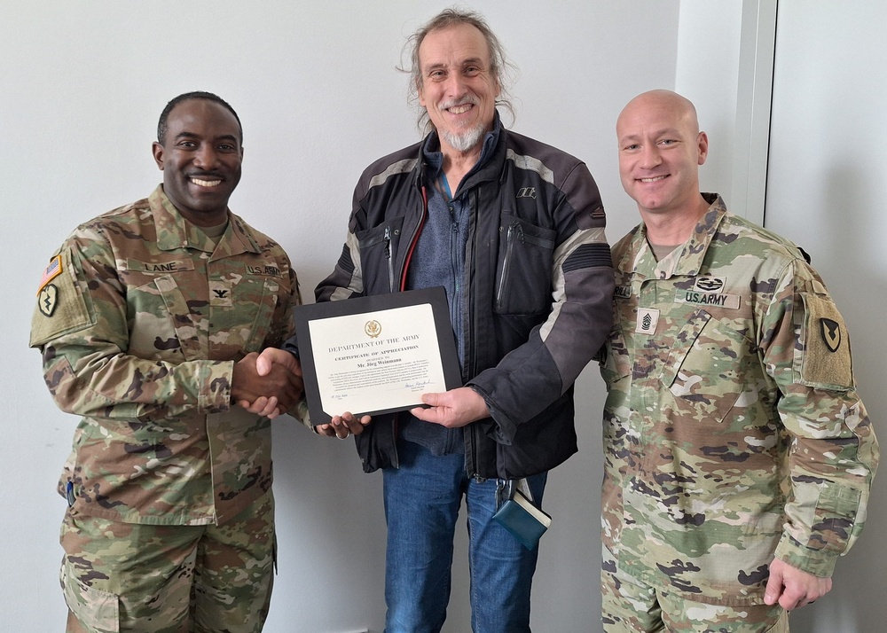 LRC Wiesbaden LN Employee recognized by 405th AFSB command team for excellence