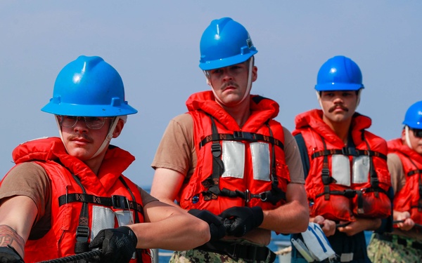 Michael Murphy conducts a fueling-at-sea with Abraham Lincoln