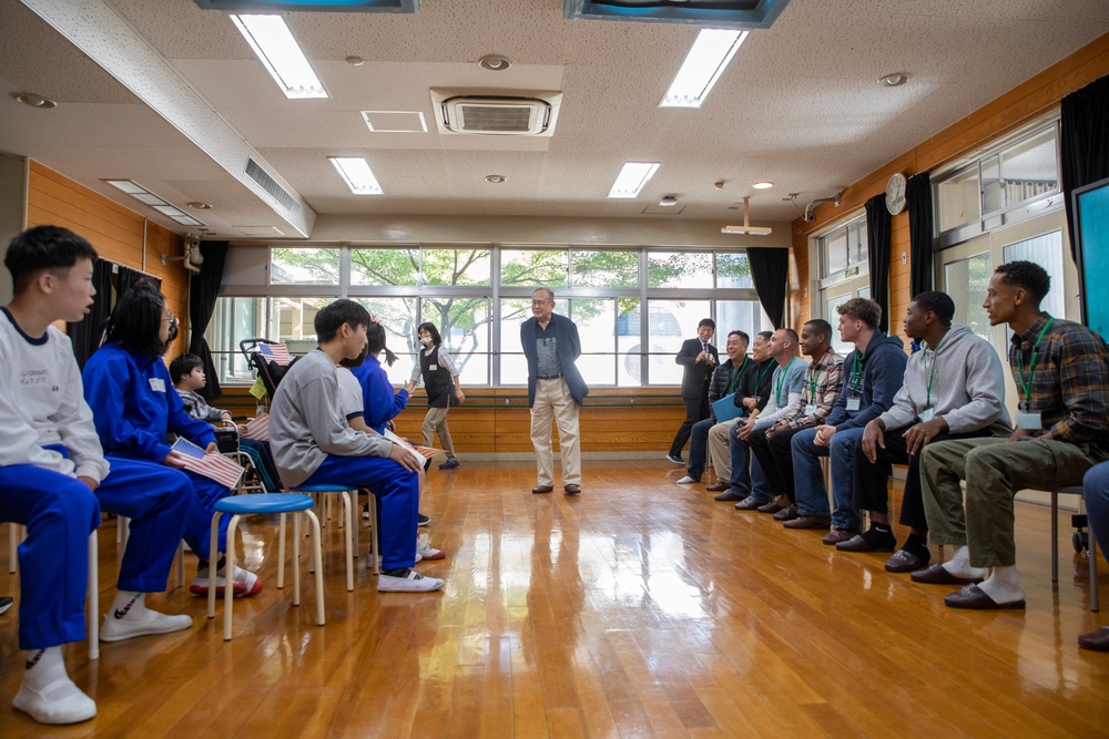 U.S. Marines build relationships with local Japanese schools