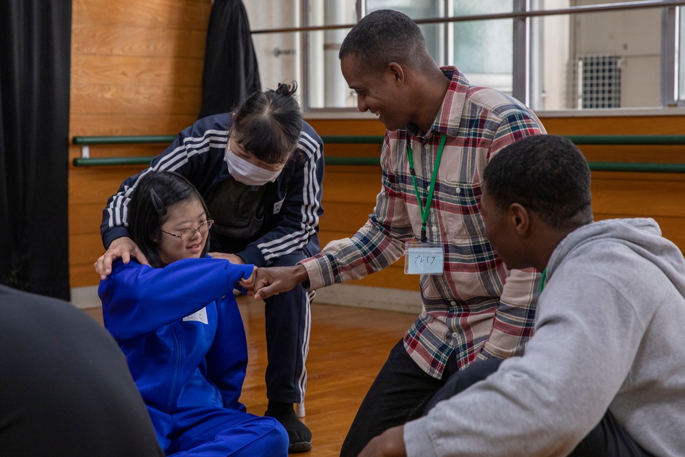 U.S. Marines build relationships with local Japanese schools