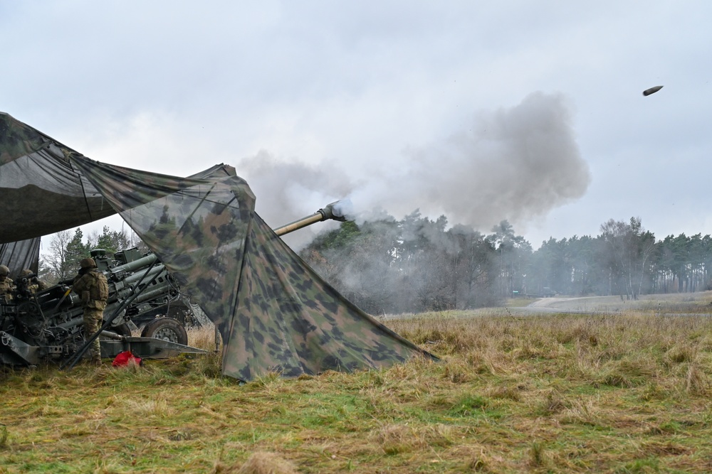 Dynamic Front 25: FAS 2CR shoot M777 howitzer