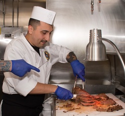 Giving Thanks at NHB/NMRTC Bremerton [Image 5 of 5]