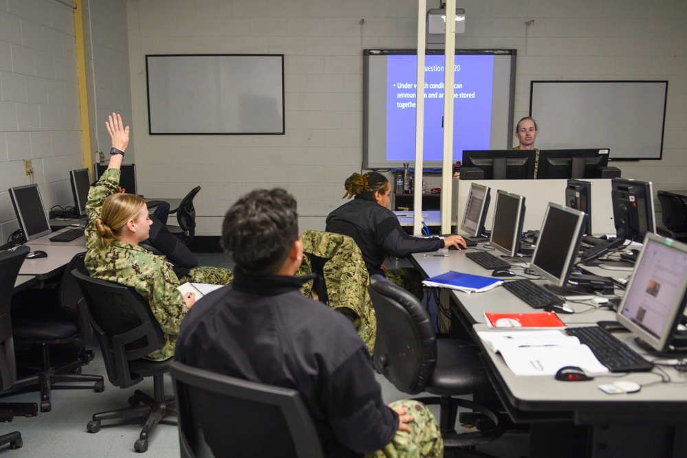 SCSTC GL Accession-Level Sailors Play a Quiz Game