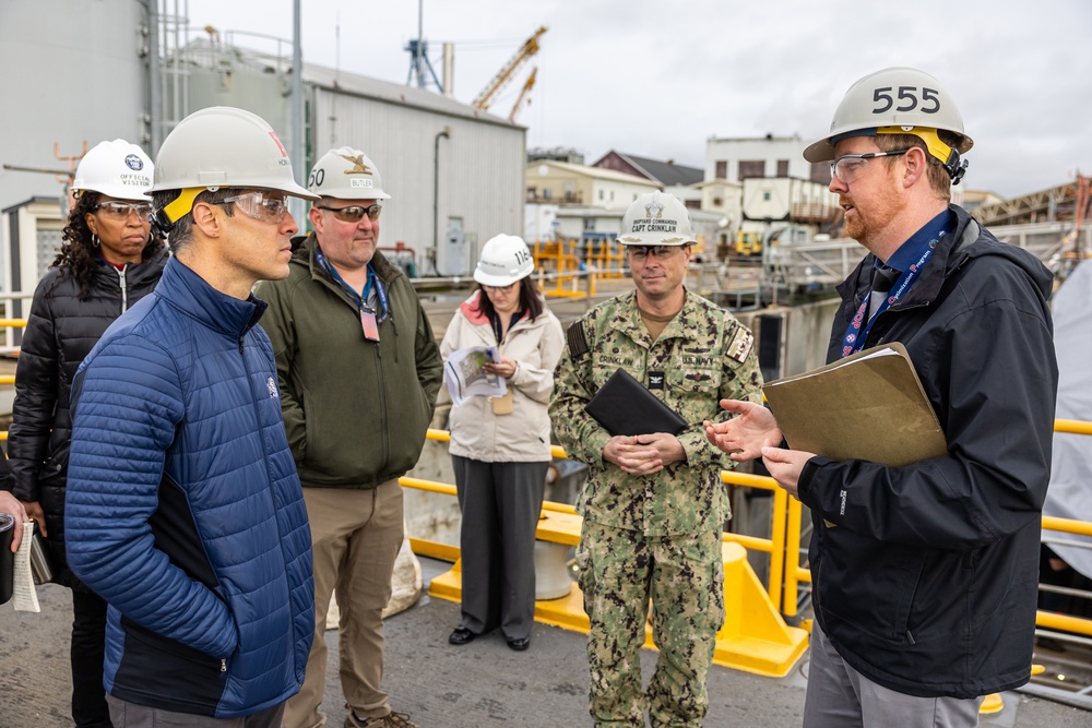 Navy Leader Highlights Shipyards’ Vital Role in Fleet Readiness During Pacific Northwest Visit