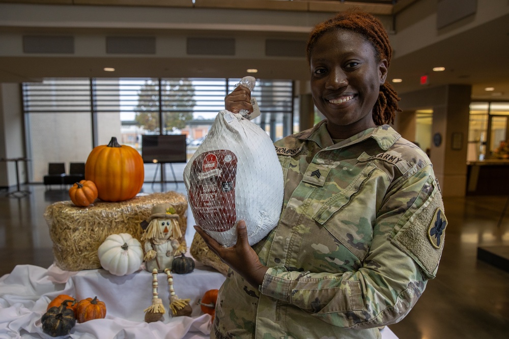 Alabama Guard receives turkey donation from Sysco