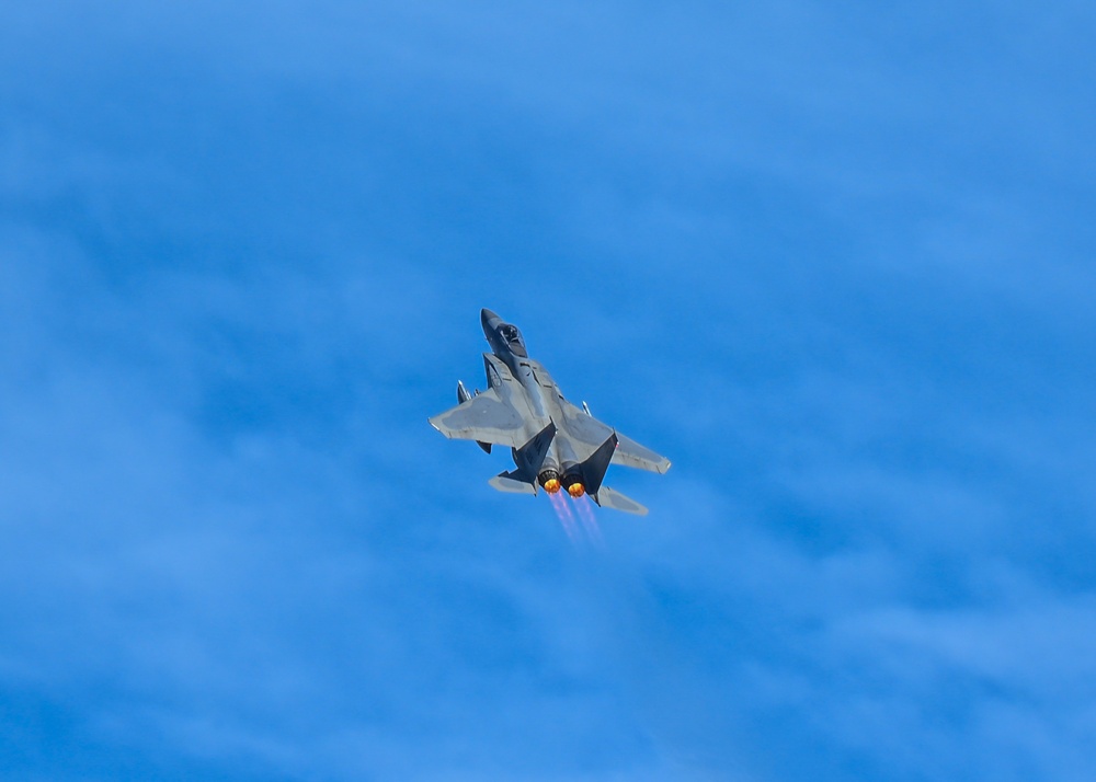 104th Fighter Wing hosts individual community members and Barnes Air National Guard Base alumni for base tour