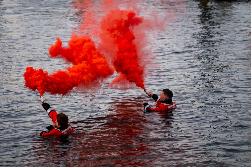 Coast Guard Conducts Pyrotechnics Training in Station New York Boat Basin