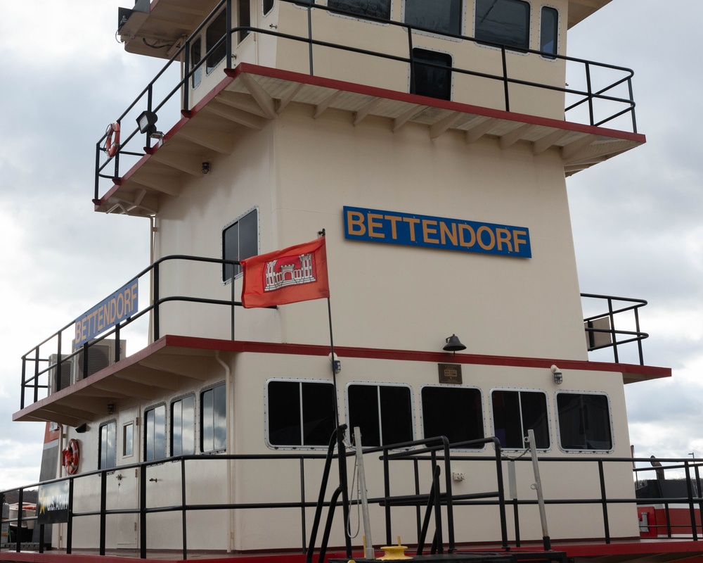 M/V Bettendorf Displaying The New Army Star Logo