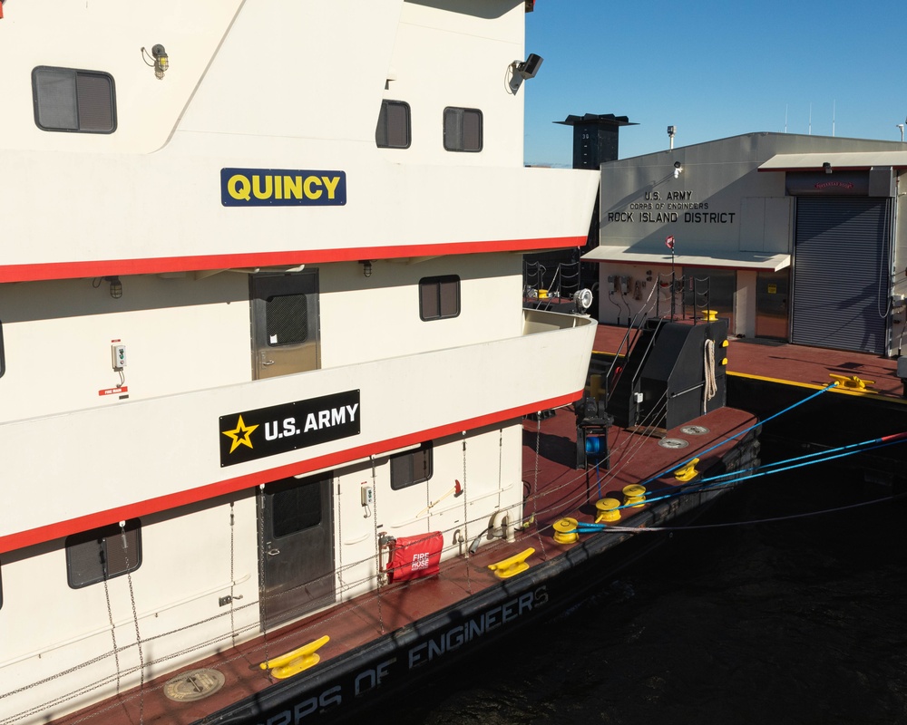 Motor Vessel Quincy Displays New Signage at Locks and Dam 16