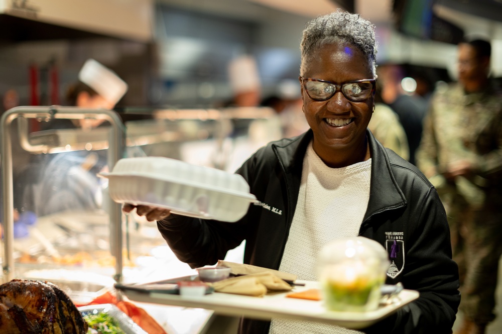 Walter Reed Board of Directors Serve Thanksgiving Meal