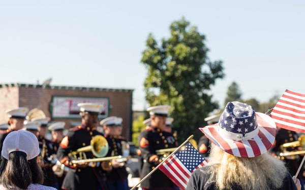 1st MARDIV Band performs at Fallbrook Veterans Day parade