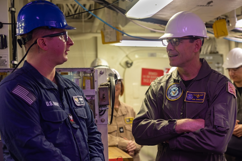 USFF Deputy Commander Visits USS Carney (DDG 64)