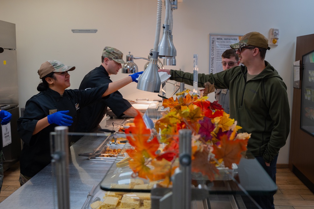 27 SOW leadership serves Air Commandos annual Thanksgiving meal