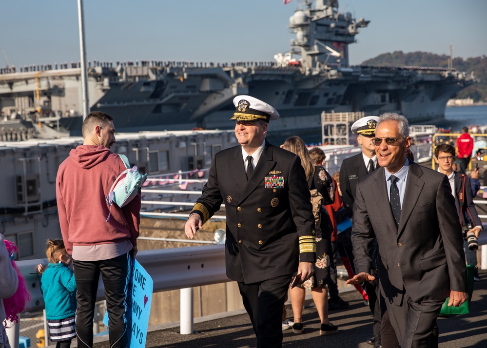 George Washington returns to Yokosuka