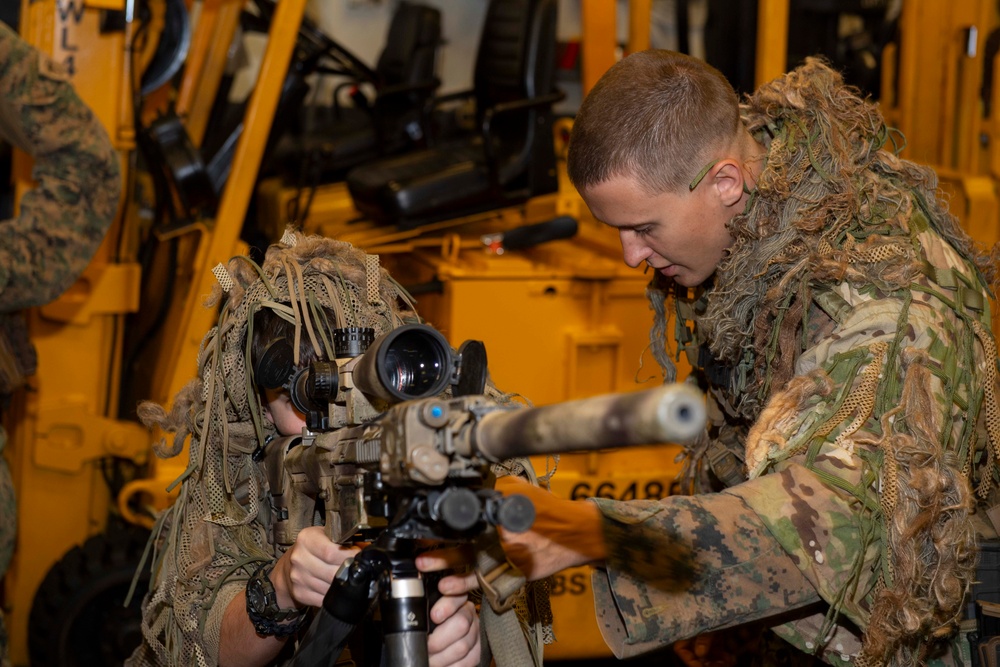 15th MEU static weapon display