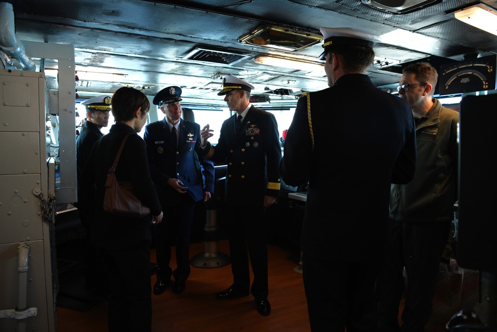 USS George Washington arrives at Yokosuka