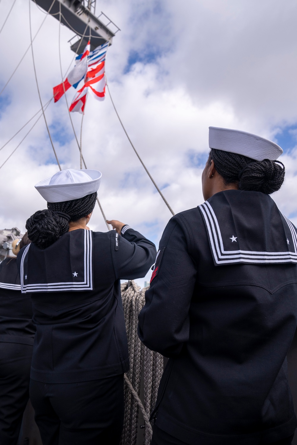 USS Carl Vinson (CVN 70) Sailors Man the Rails while departing San Diego