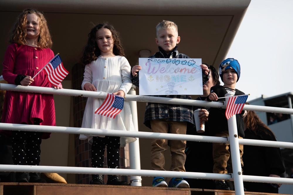 USS George Washington Arrives at CFAY