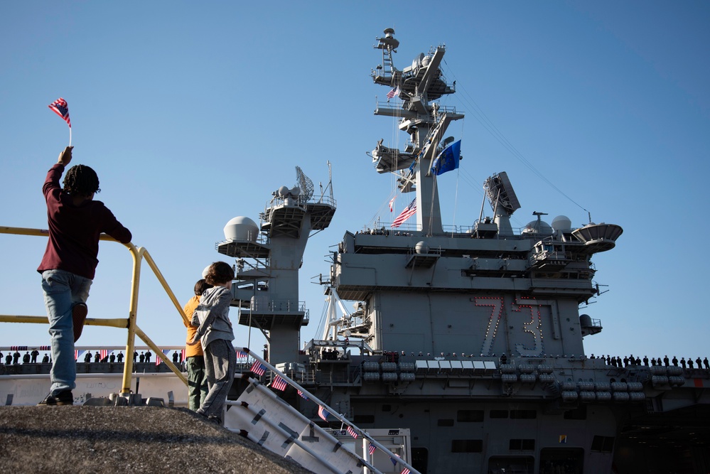 USS George Washington Arrives at CFAY