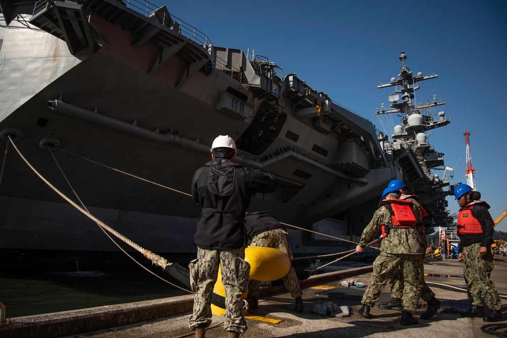 USS George Washington Arrives at CFAY