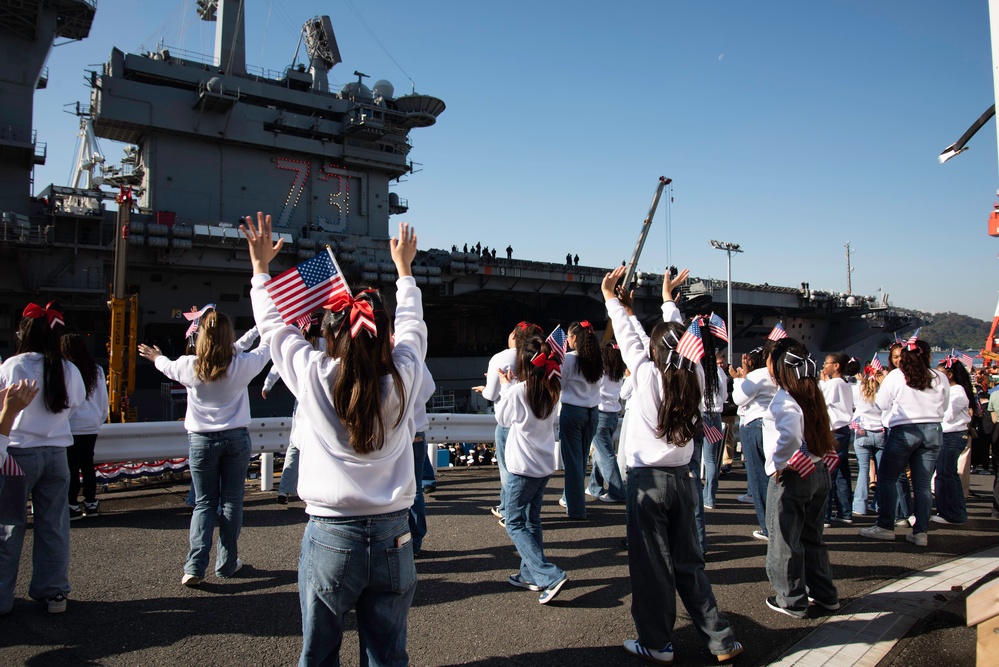 USS George Washington Arrives at CFAY