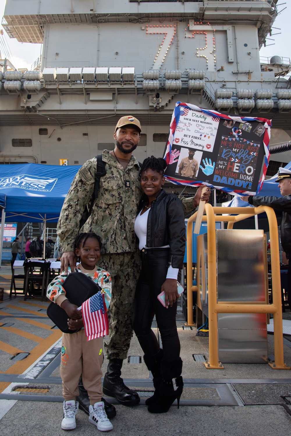 USS George Washington Arrives at CFAY