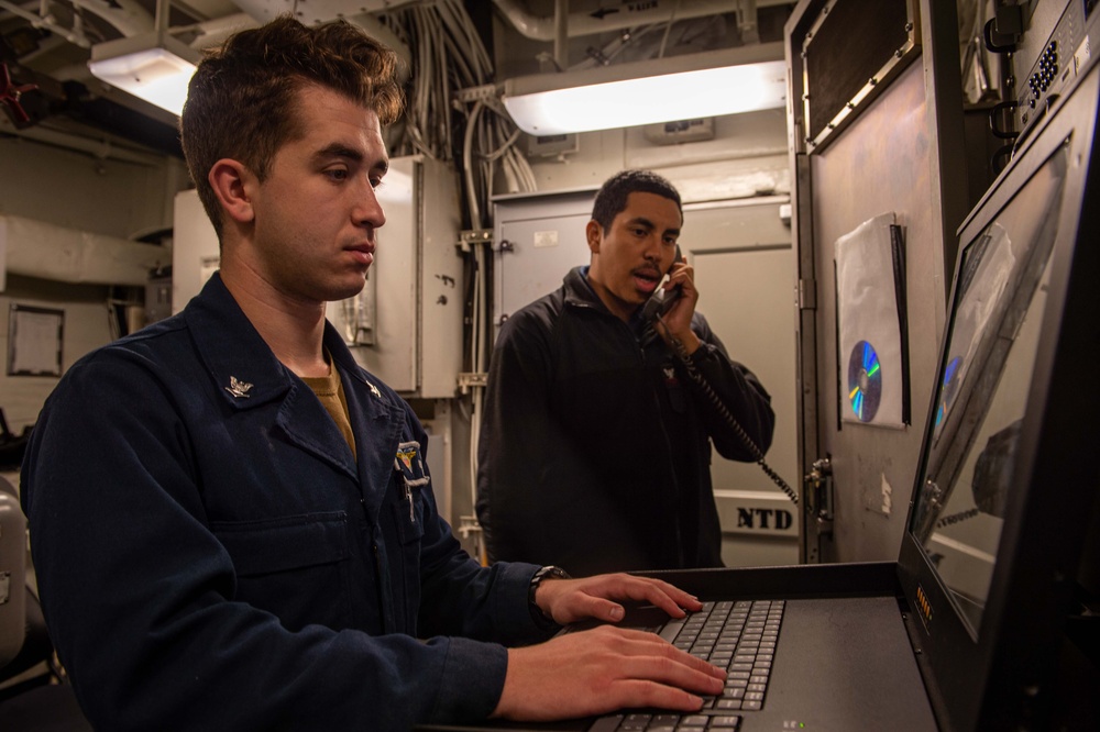 USS Carl Vinson (CVN 70) Electronics Technician