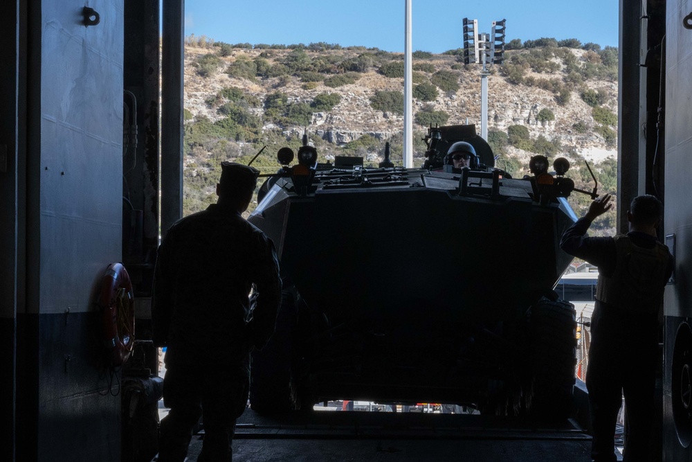 24th MEU (SOC) Conducts AG Washdown