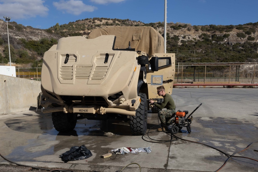 24th MEU (SOC) Conducts AG Washdown