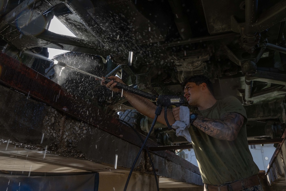 24th MEU (SOC) Conducts AG Washdown