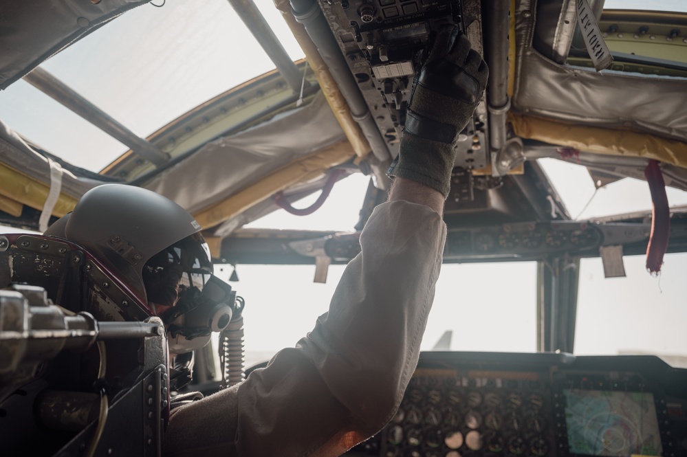 U.S. B-52 Stratofortress flies with allies over CENTCOM