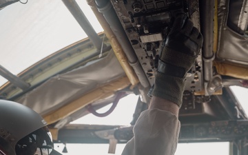 U.S. B-52 Stratofortress flies with allies over CENTCOM