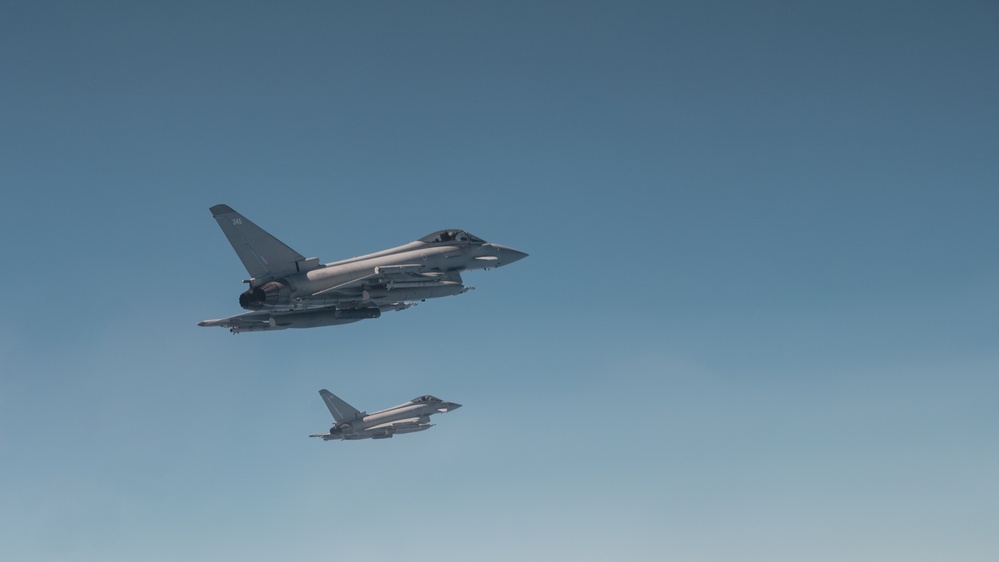 U.S. B-52 Stratofortress flies with allies over CENTCOM