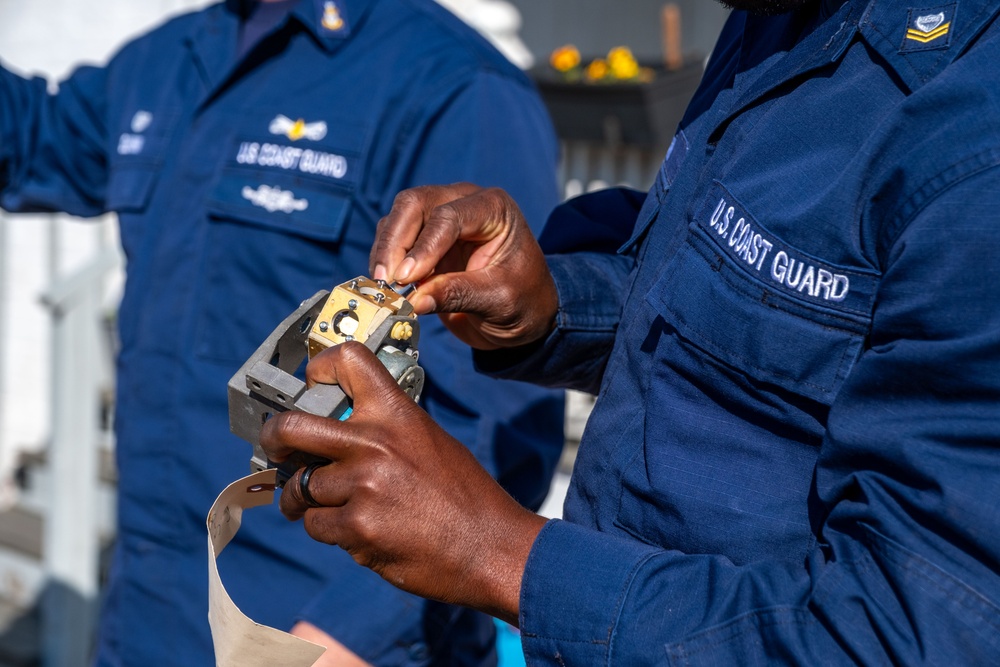 Coast Guard Member Engages with Students on Coney Island Lighthouse History