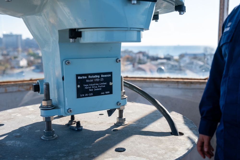 Coast Guard Member Engages with Students on Coney Island Lighthouse History