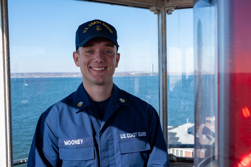 Coast Guard Member Engages with Students on Coney Island Lighthouse History