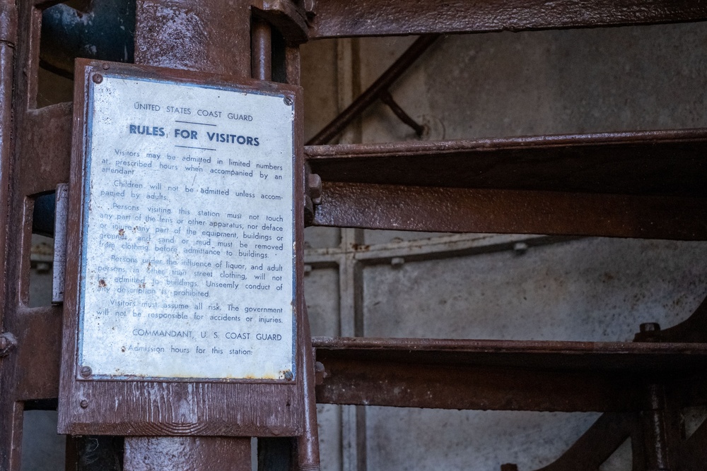 Coast Guard Member Engages with Students on Coney Island Lighthouse History