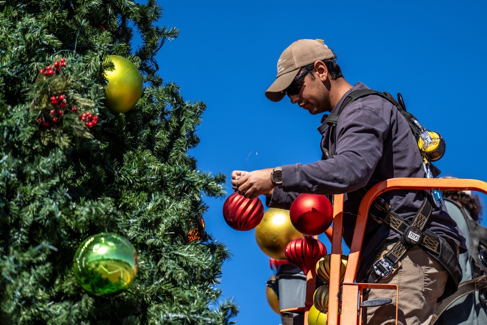 502d Civil Engineer Squadron decorates Holiday Tree