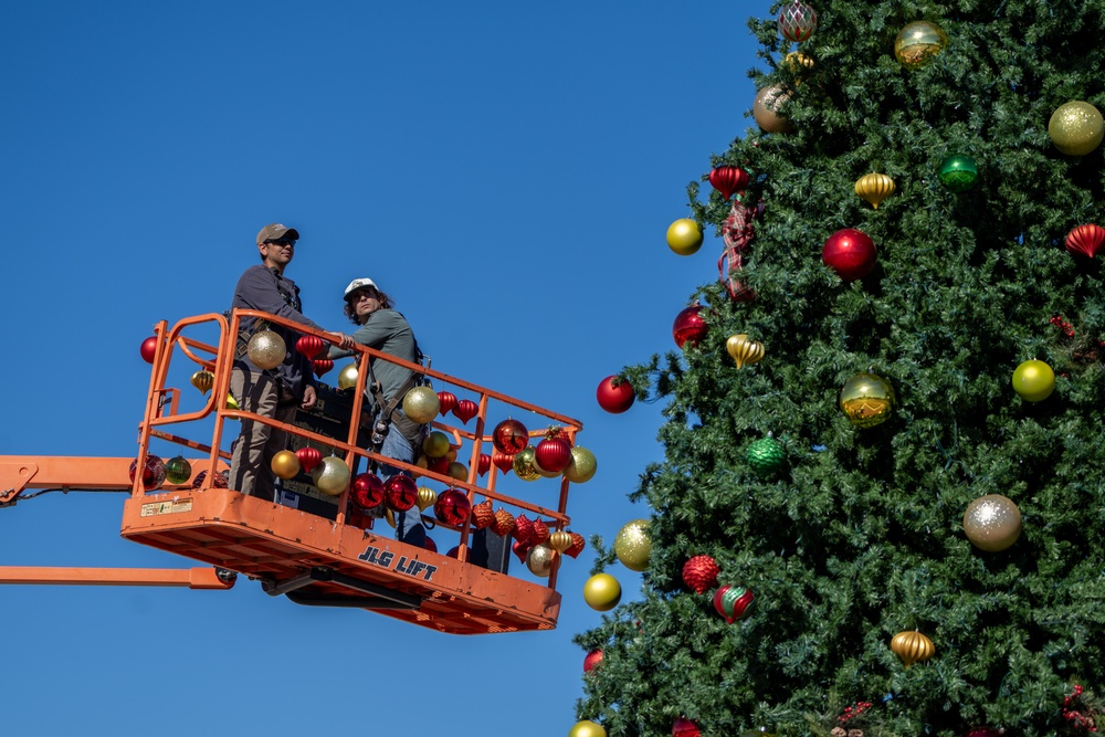 502d Civil Engineer Squadron decorates Holiday Tree