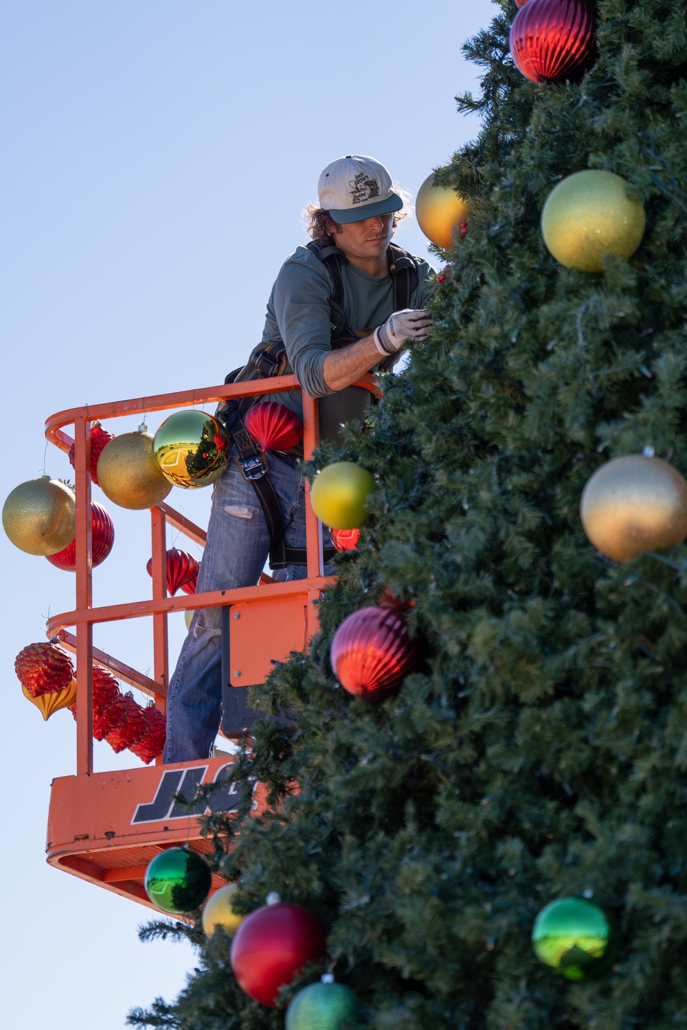 502d Civil Engineer Squadron decorates Holiday Tree